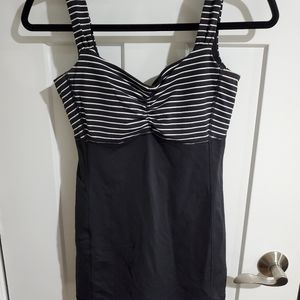 Lululemon tank size 6 NEW CONDITION